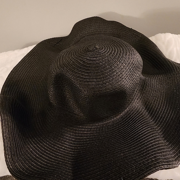 Black Sunhat - Picture 3 of 3